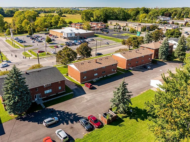 Cedarwood Apartments — Photo 7