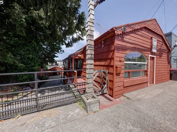 3162 Marine Dr, Astoria, OR 97103