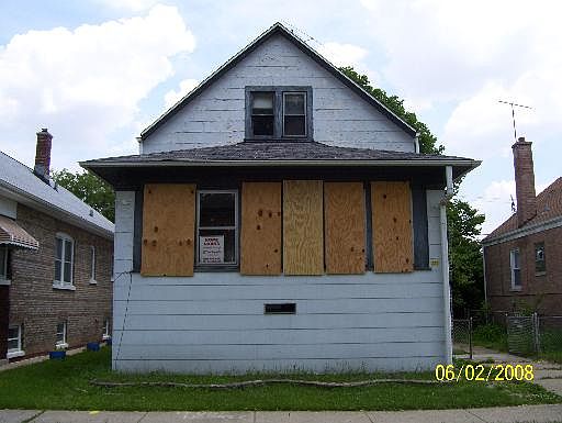 1st image of 1319 S Clarence Ave