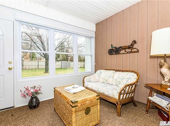 5th image of 6 Knolls Dr