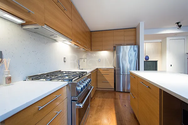 Sold by Brick&Mortar | media 33