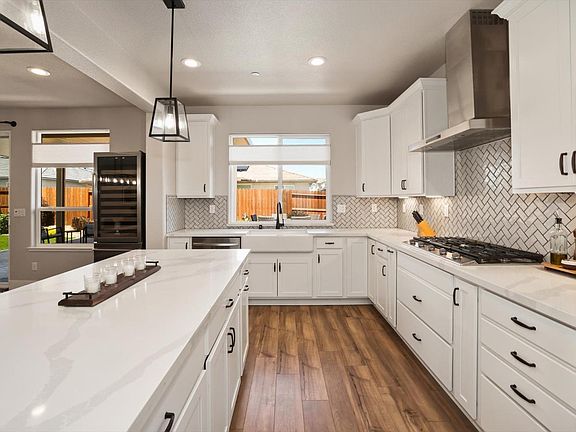 5th image of 987 Degener Street