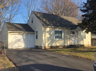 97 Alpine Rd, Rochester, NY 14612