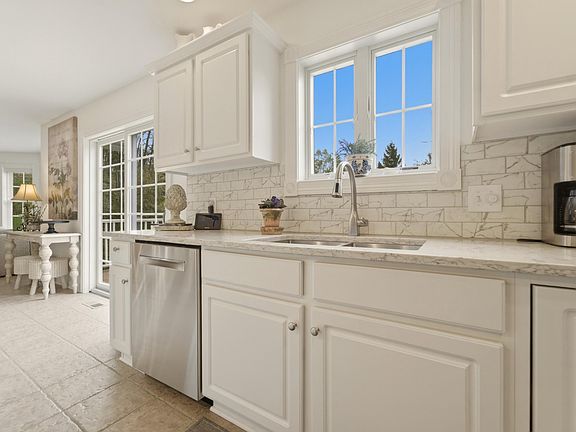 5th image of 1205 Waterside Ln