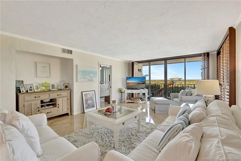 2 bed, 2.0 bath, 1264 sqft, $4,900 — Photo 1