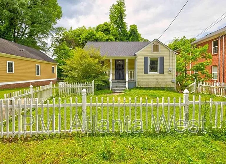 246 Stafford St NW — Photo 1
