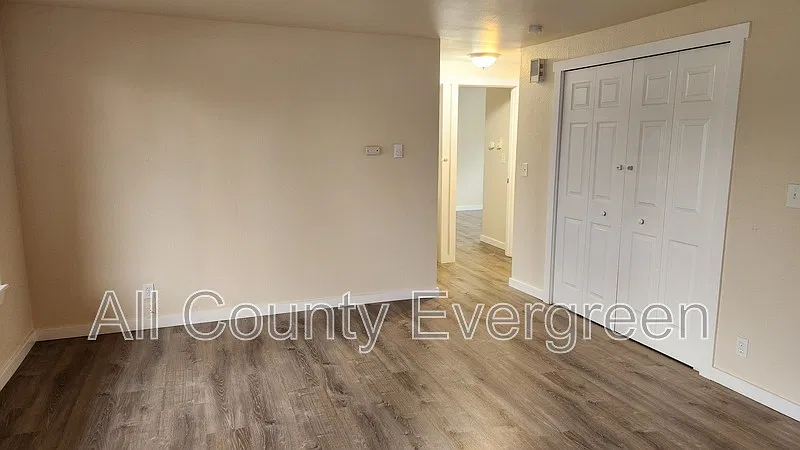 1405 Wright Ave — Photo 3