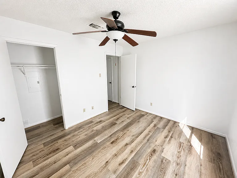104 W Anderson Ave #B — Photo 8