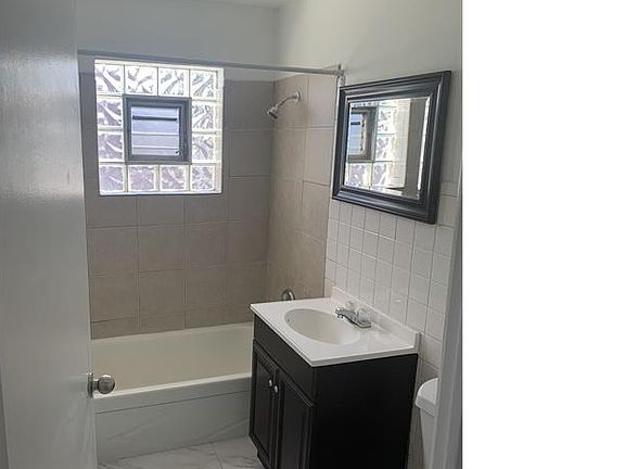 4th image of 7427 S Yates Blvd #2W