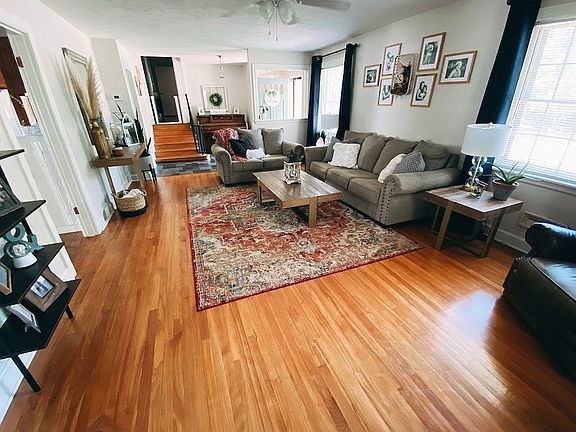 3rd image of 953 Josephine St