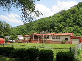 126 Black Hawk Rd, Happy, KY 41746
