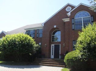 15 Crosswood Way, Warren, NJ 07059