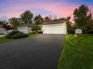 134 Braintree Dr, Liverpool, NY 13088