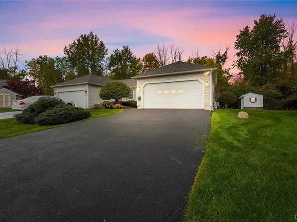 134 Braintree Dr, Liverpool, NY 13088