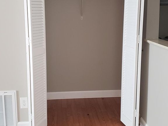 4th image of 3835 Blaine Ave