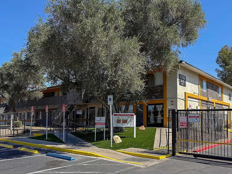 Corona del Sol — Photo 9