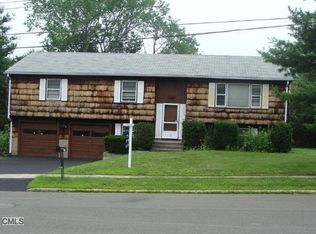 15 Alexander Dr, West Haven, CT 06516