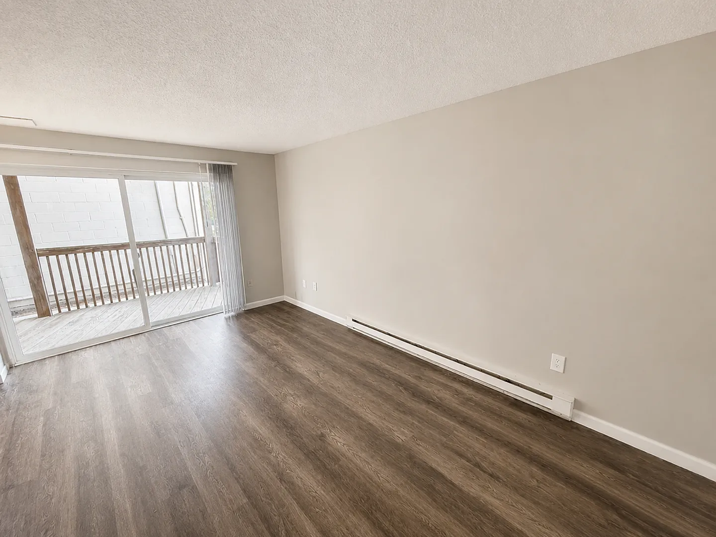 Courtview Square Apartments — Photo 1