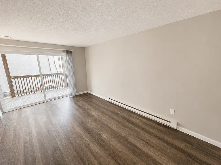 Courtview Square Apartments — Photo 1