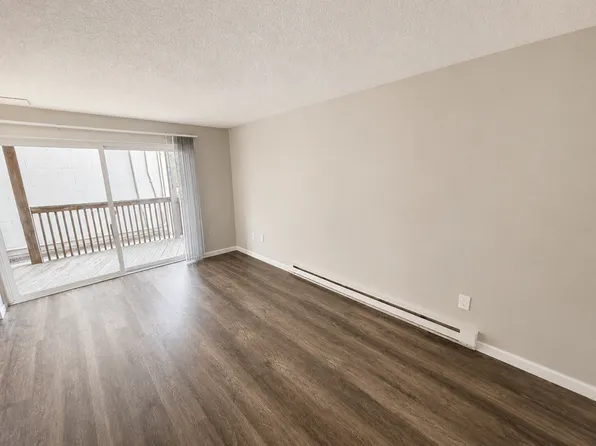 Courtview Square Apartments, 309 Crystal Ave #1F, New London, CT 06320