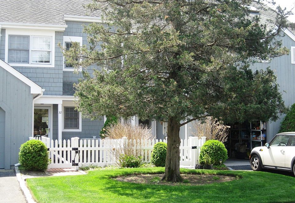 1st image of 32 Brittany Ln