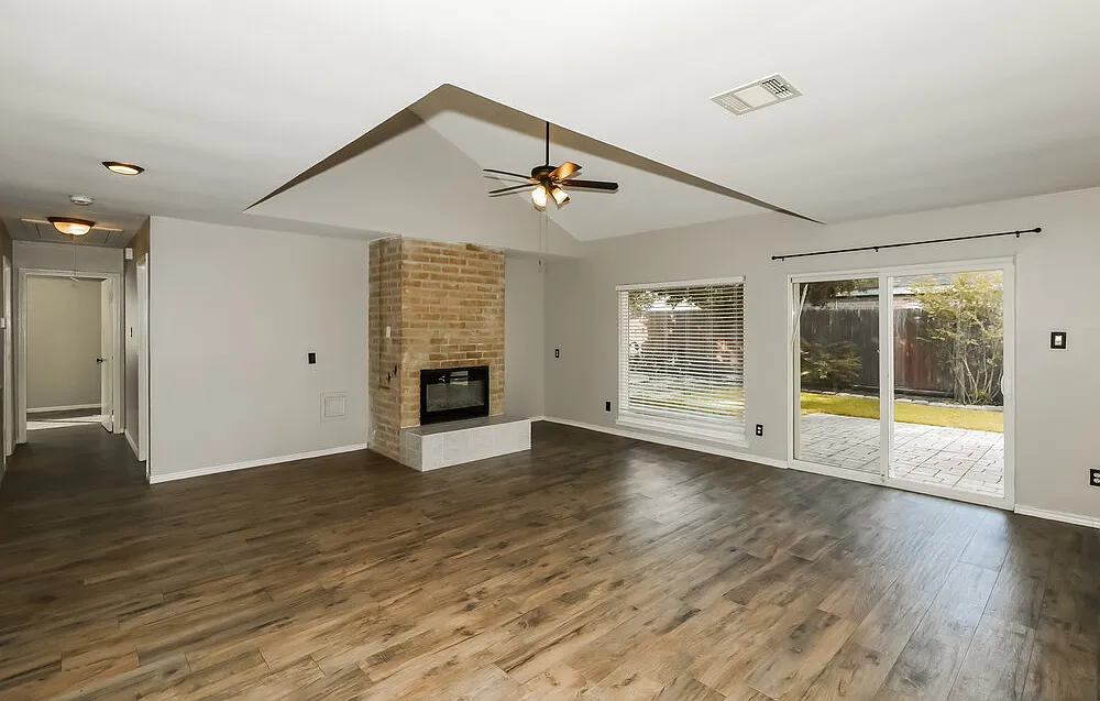 3 bed, 2.0 bath, 1642 sqft, $1,815 — Photo 3