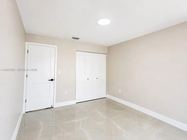 14124 Kendale Lakes Cir #14124 — Photo 36
