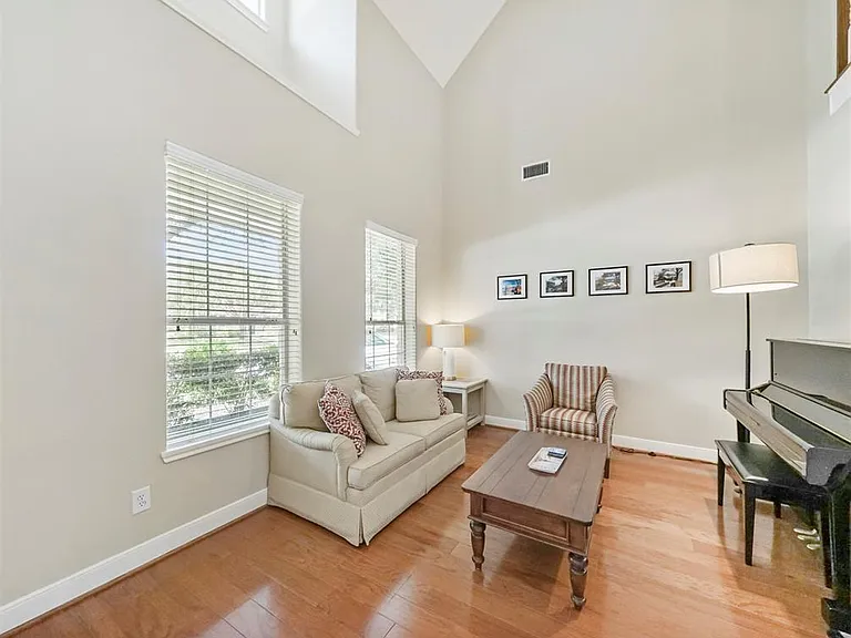 22311 Claysprings Ln — Photo 5