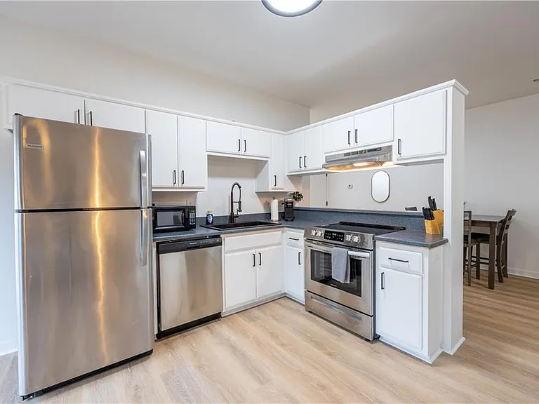 302 SW 6th St #22 — Photo 2