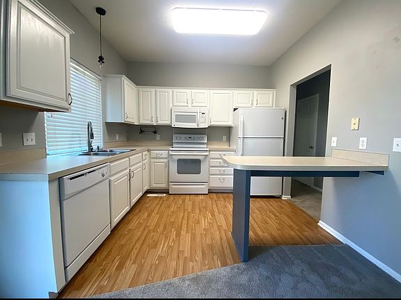 5th image of 15418 Camden Ave