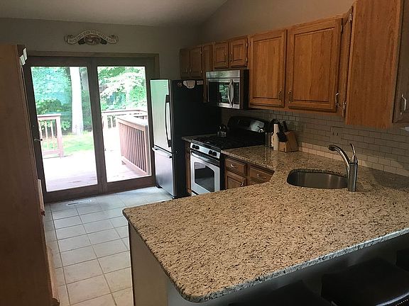 5th image of 67 Brenden Ct