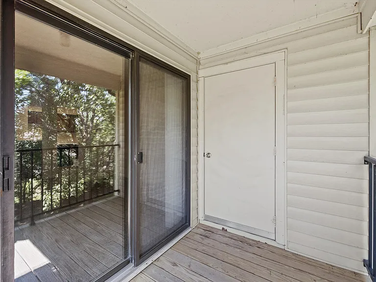 Edgewater Village — Photo 14