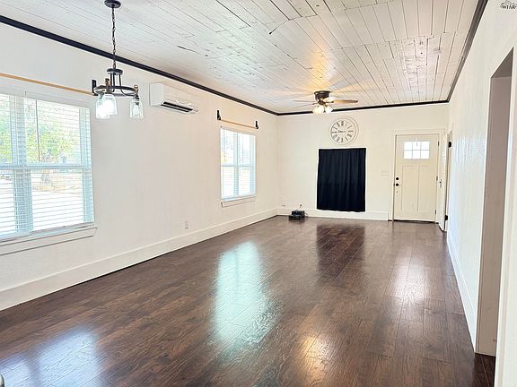 5th image of 415 N Main St