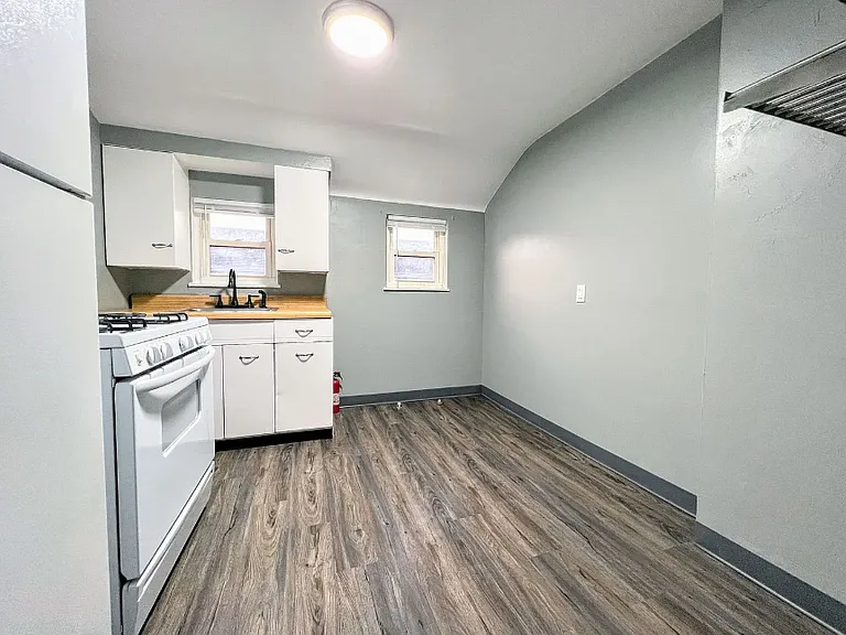 1624 Dounton St — Photo 5