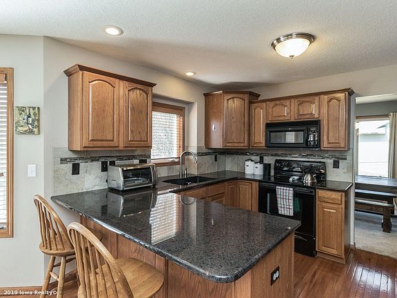 3rd image of 9816 Enfield Cir