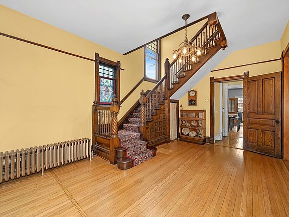 5th image of 218 Wesley Ave