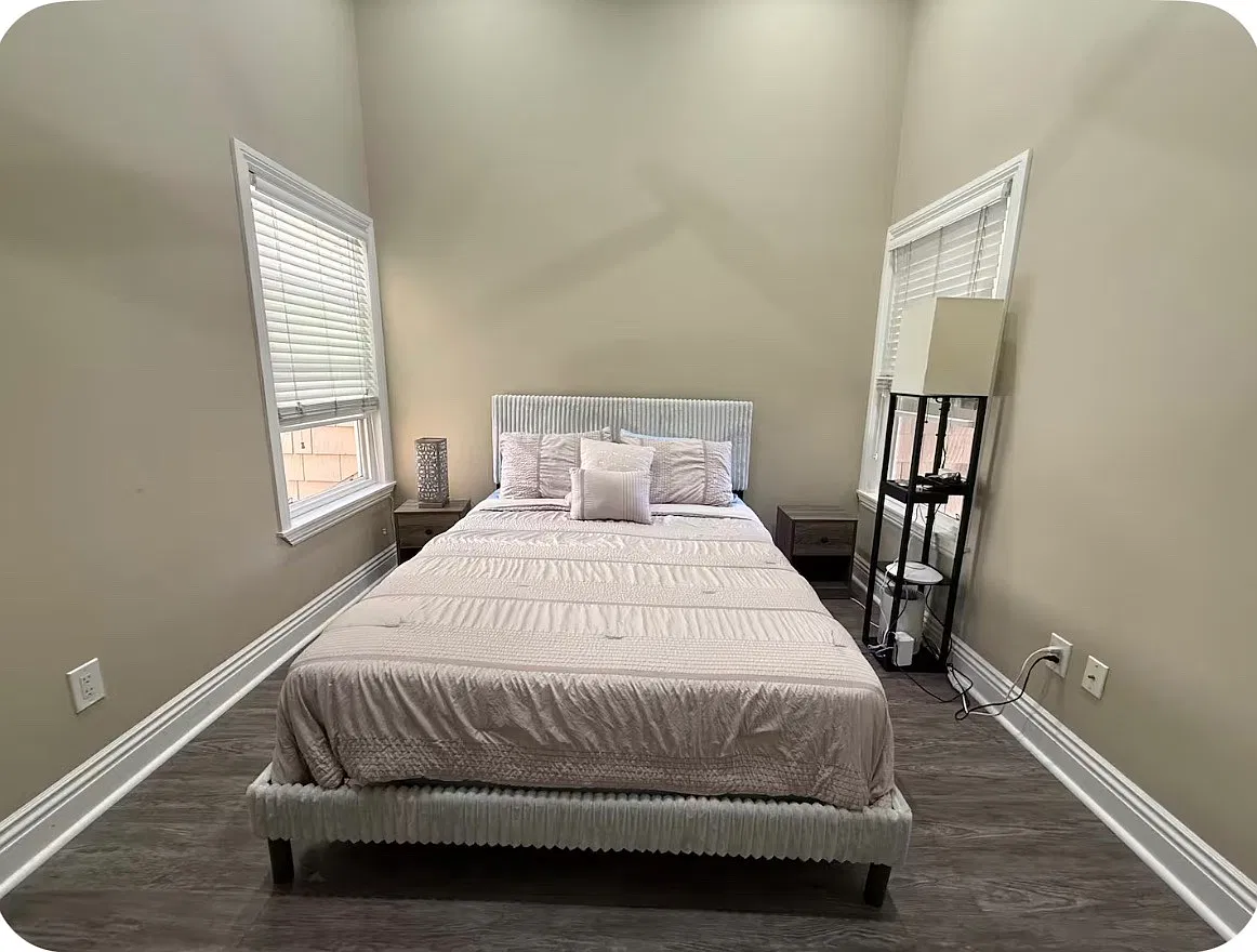 3 bed, 2.5 bath, 1658 sqft, $6,950 — Photo 1