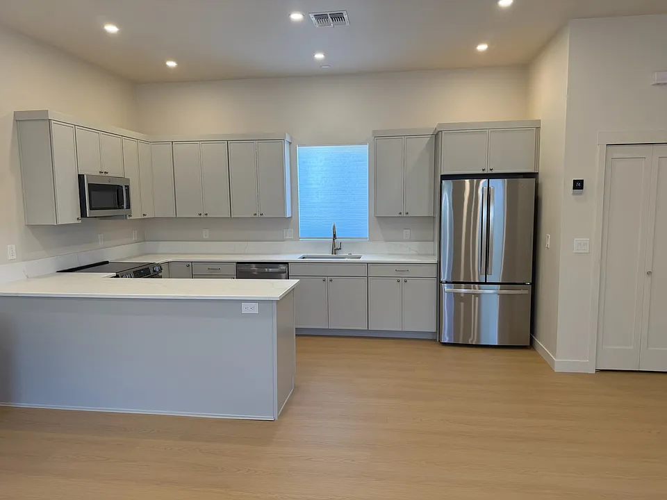 2518 E Hedrick Dr #2