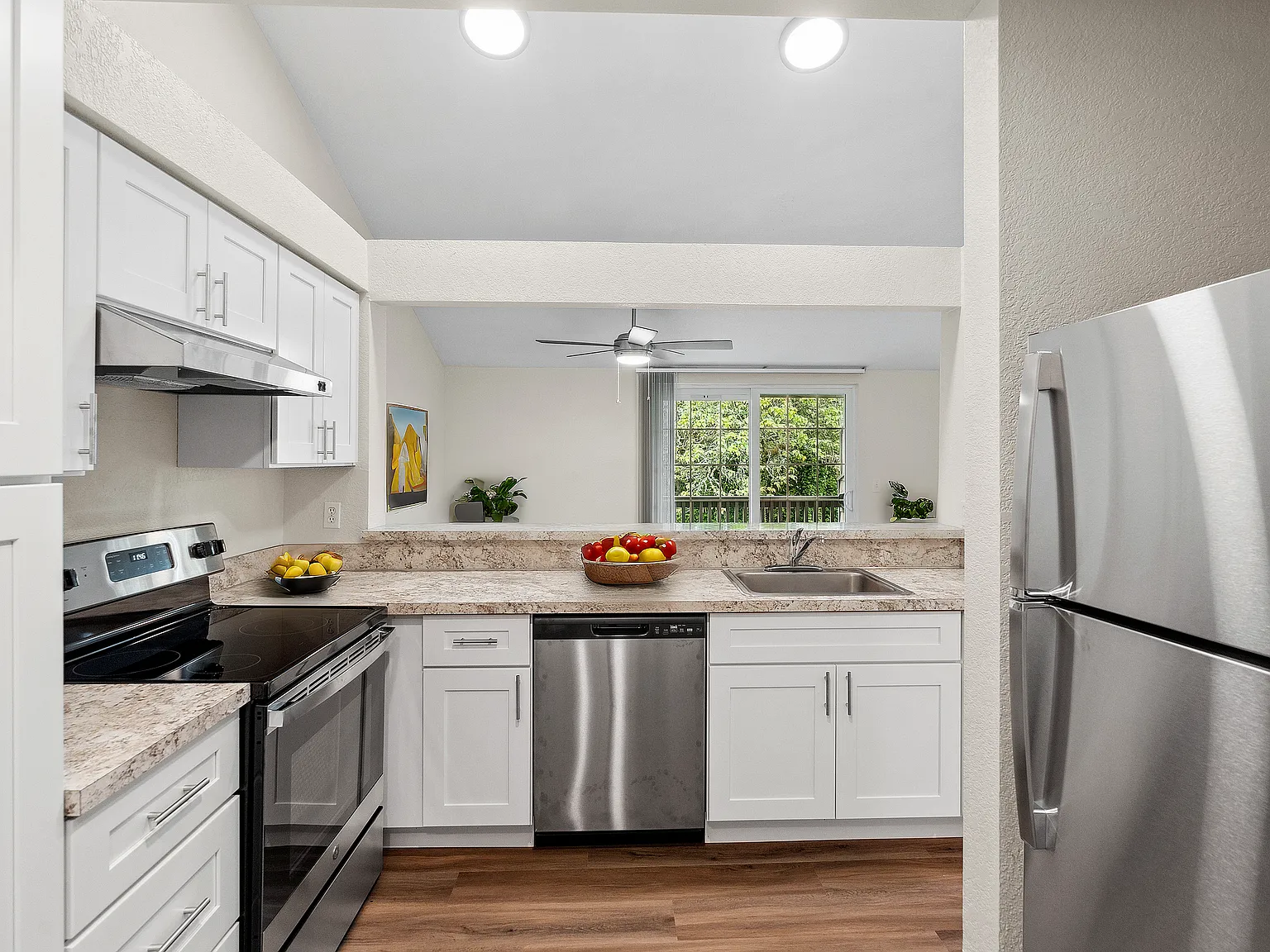 Sunset Gardens Apartments — Photo 4