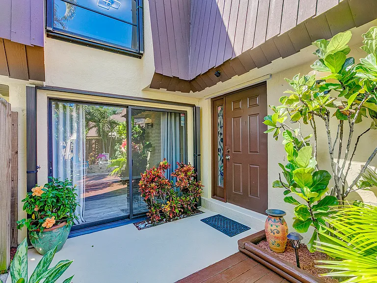 3530 E Gardens East Dr #B — Photo 4