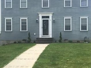 11 Hillside Ln, Bridgewater, MA 02324