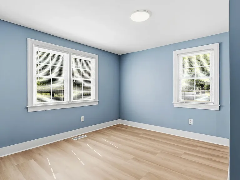 301 W John J Sharpe St — Photo 10