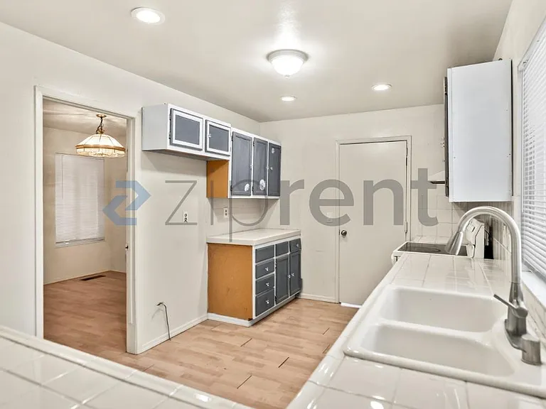 669 Shirecrest Ct — Photo 14