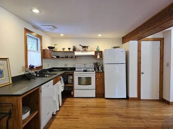 2479 Route 121 E