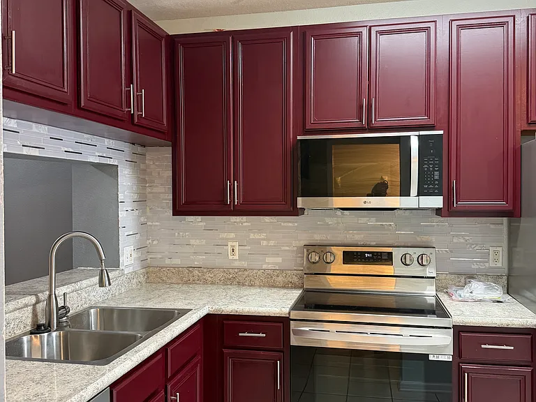1090 Vineland Pl — Photo 5