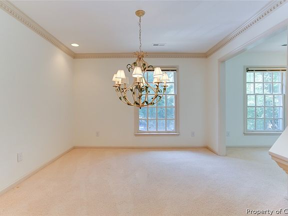 4th image of 233 Woodmere Dr