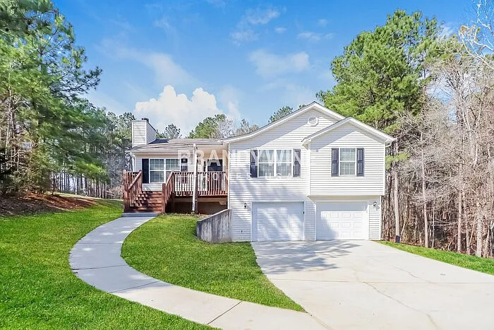 3 bed, 2.0 bath, 2144 sqft, $1,845 — Photo 2