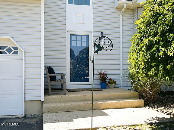 3rd image of 28 Silverbrooke Circle