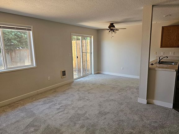 4th image of 809 SE 153rd Ave #A