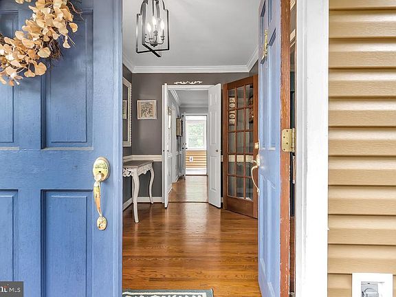 3rd image of 104 Courtland Ln